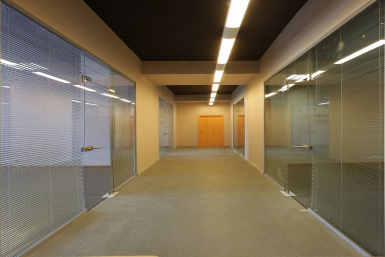 peregorodki-stecklyannie